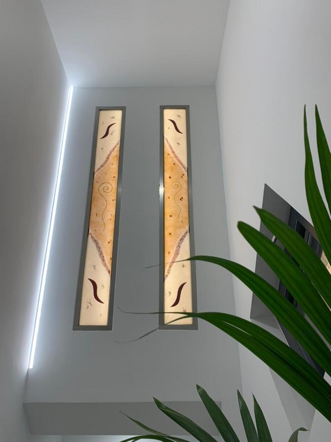 Ivory Style Maisonette Near Downtown וילה