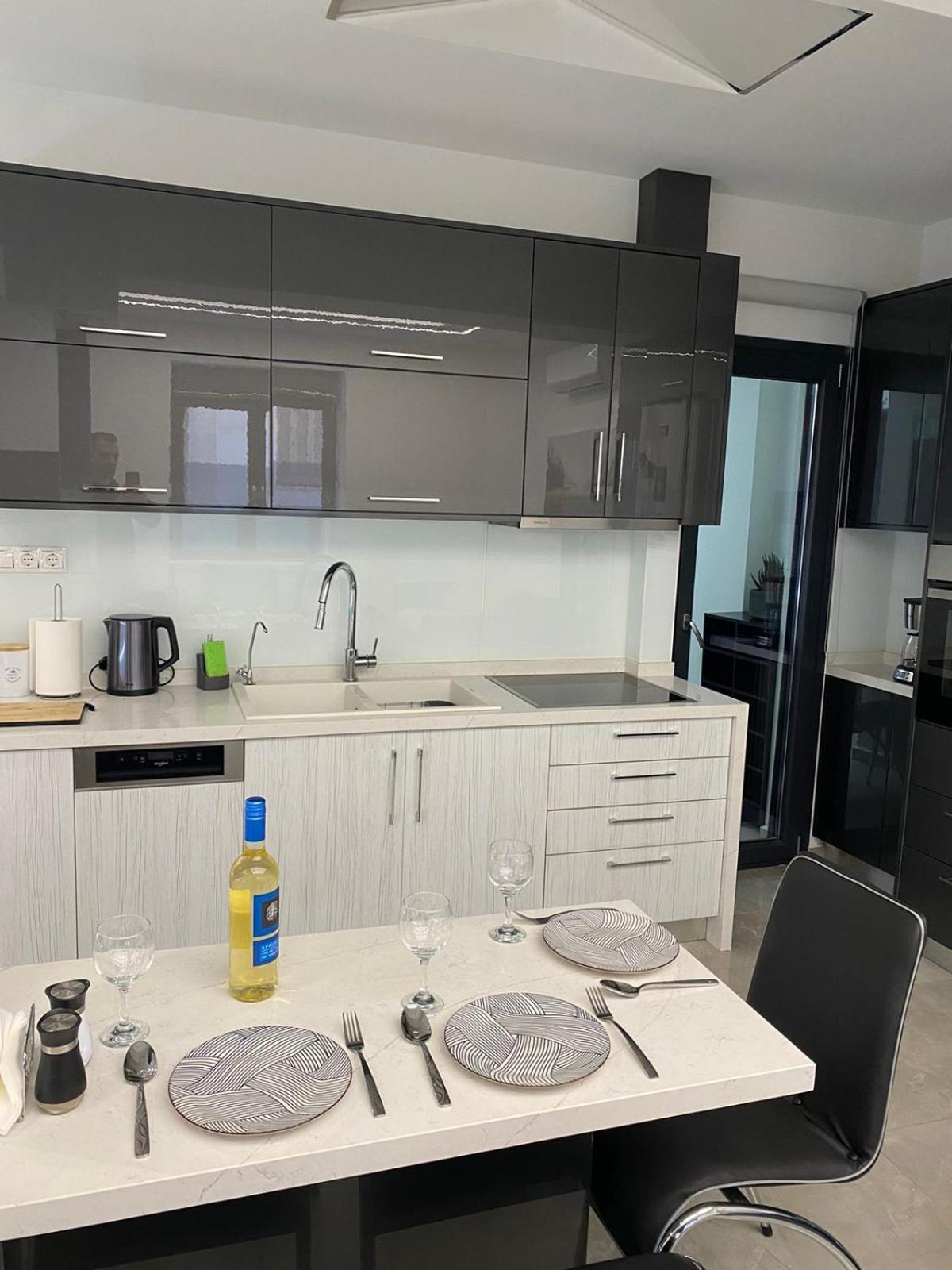 Ivory Style Maisonette Near Downtown וילה *